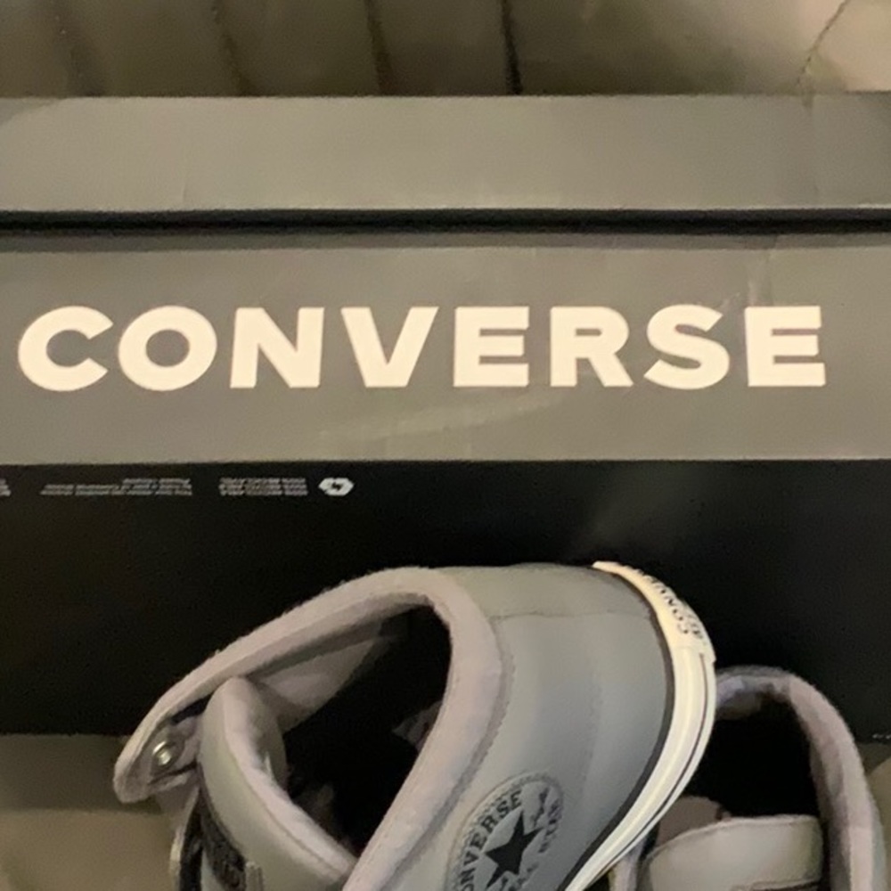 NWT NEW IN BOX CONVERSE HIGH TOPS LEATHER - Picture 4 of 6